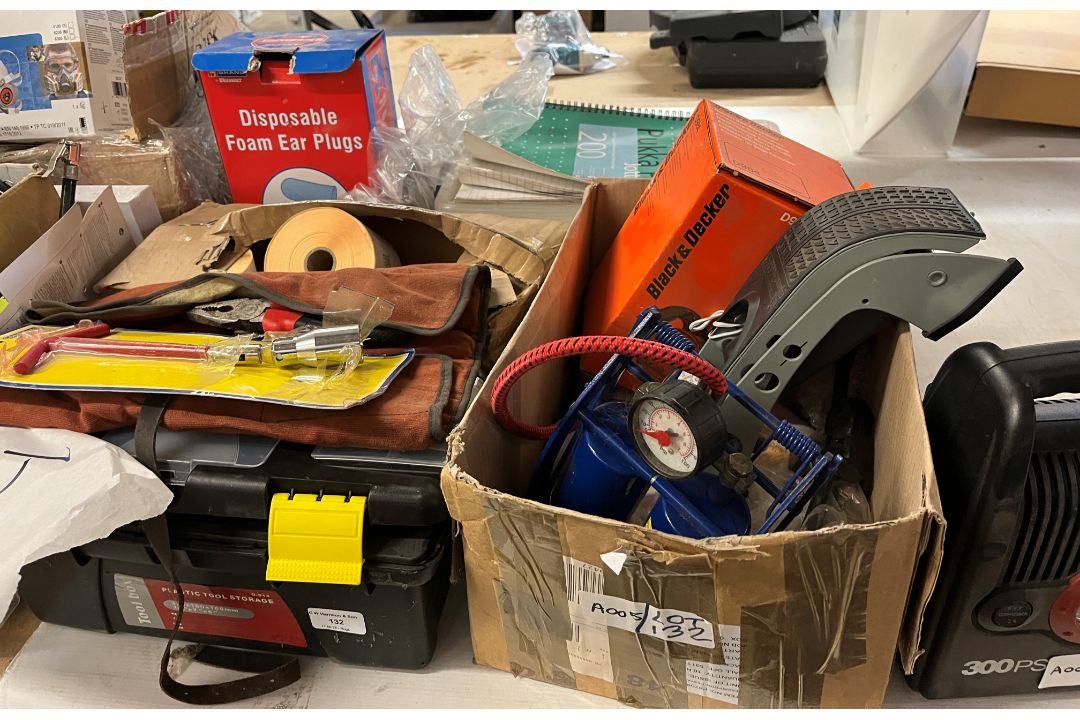 Contents to part of rack - an assortment of soap dispensers, foot pumps, air compressors, - Image 2 of 6