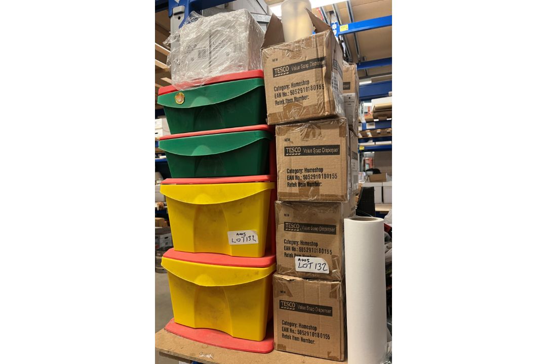 Contents to part of rack - an assortment of soap dispensers, foot pumps, air compressors, - Image 4 of 6