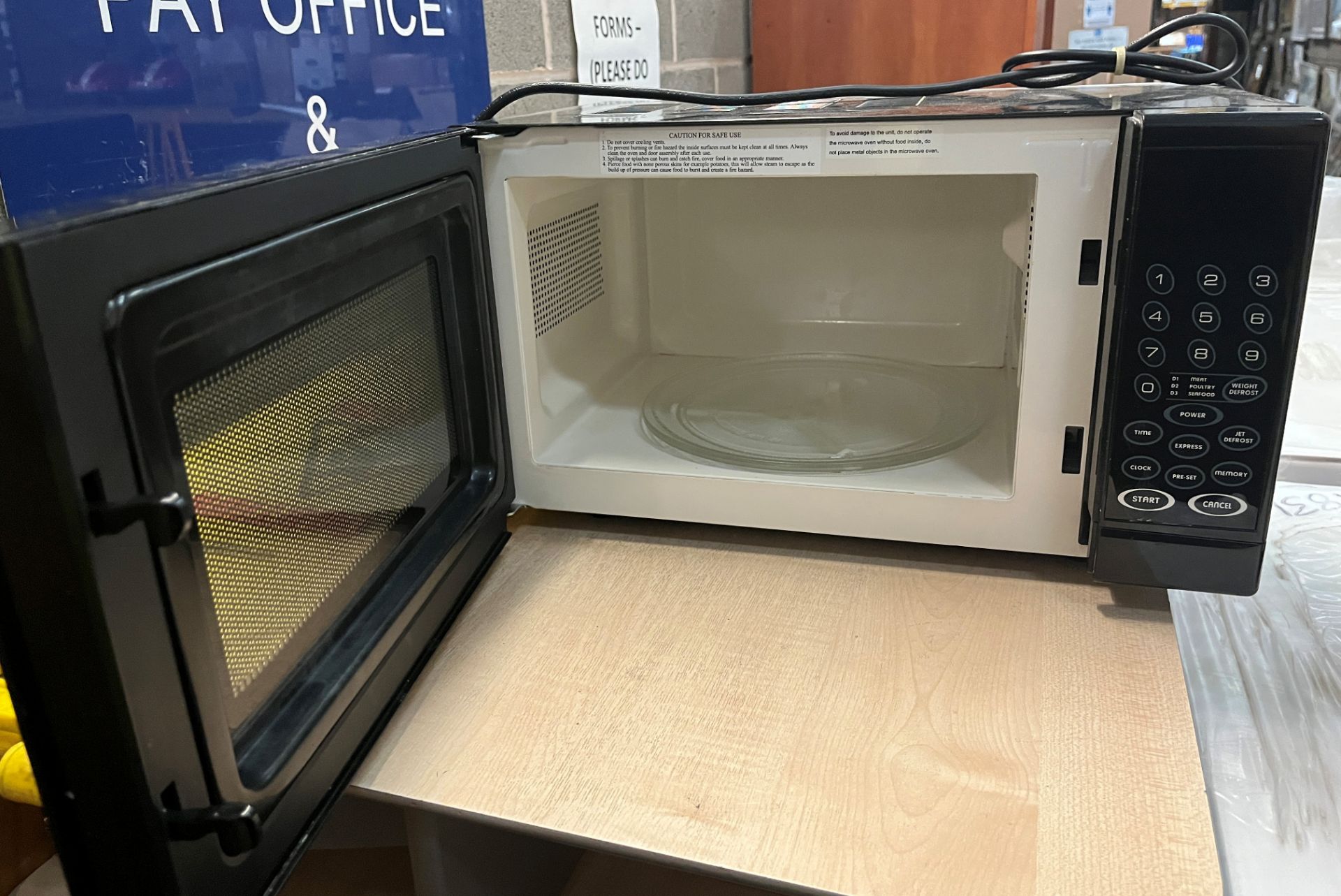 Russel Hobbs 750w microwave oven in black (CWH Ref: PO) Further Information *** - Image 2 of 2