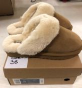 Approx 12 x pairs of ONY Tan wool slippers in size 3 (1 x outer box) (CWH Ref:DO8)