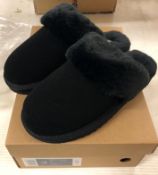 Approx 10 x pairs of ONY black wool slippers in size 3 (1 outer boxes) (CWH Ref: DO8)