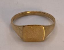 A 9ct gold 375 signet ring, size N, approximate weight: 2.