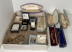 Contents to tray assorted costume jewellery including gold tone and silver tine chains,