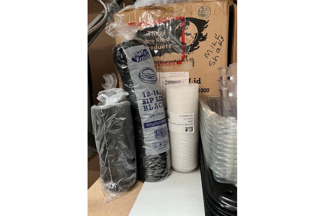 Contents to rack a quantity of café sundries to include plastic coffee cup lids, - Image 4 of 5