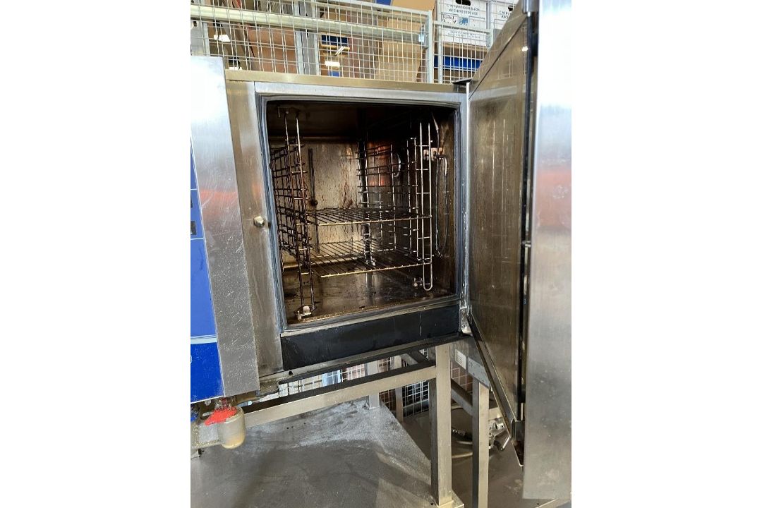 Electrolux air-o-steam stainless steel combination oven on a single tier stand model IPX5 3 - Image 2 of 2