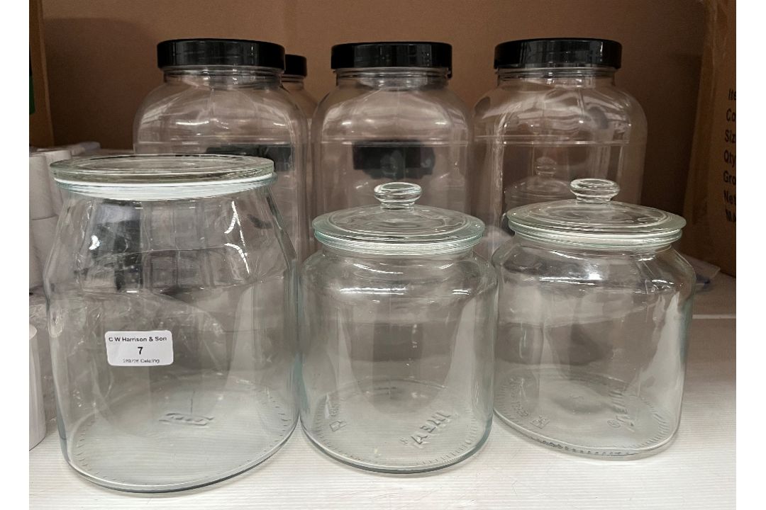 Contents to rack a quantity of café sundries to include plastic coffee cup lids, - Image 1 of 5
