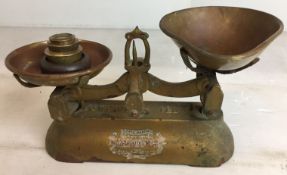 Vintage J & J Siddons 1LB gold painted weighing scales with brass pans and set of four weights (CWH