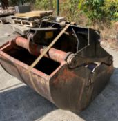 A Kinshoffer UK Ltd large bucket grab,