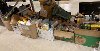 Contents to under rack R08 - approximately twelve boxes of vintage and other car parts including