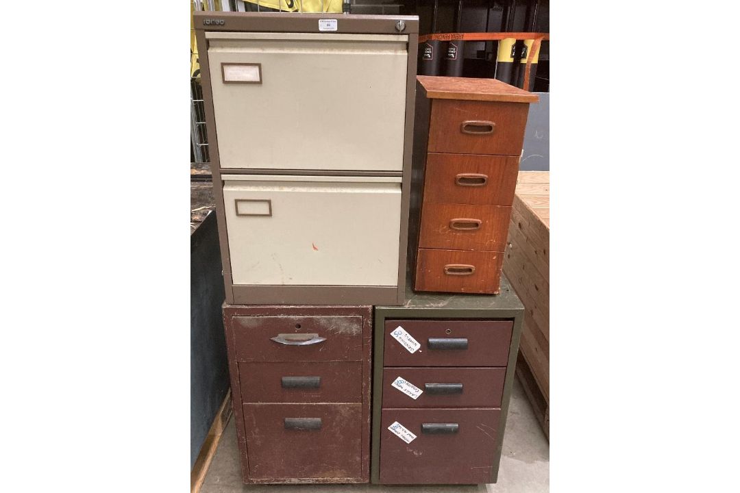 2 x 3 Draw metal storage pedestals, a 2 draw metal filing cabinet complete with key, - Image 1 of 4