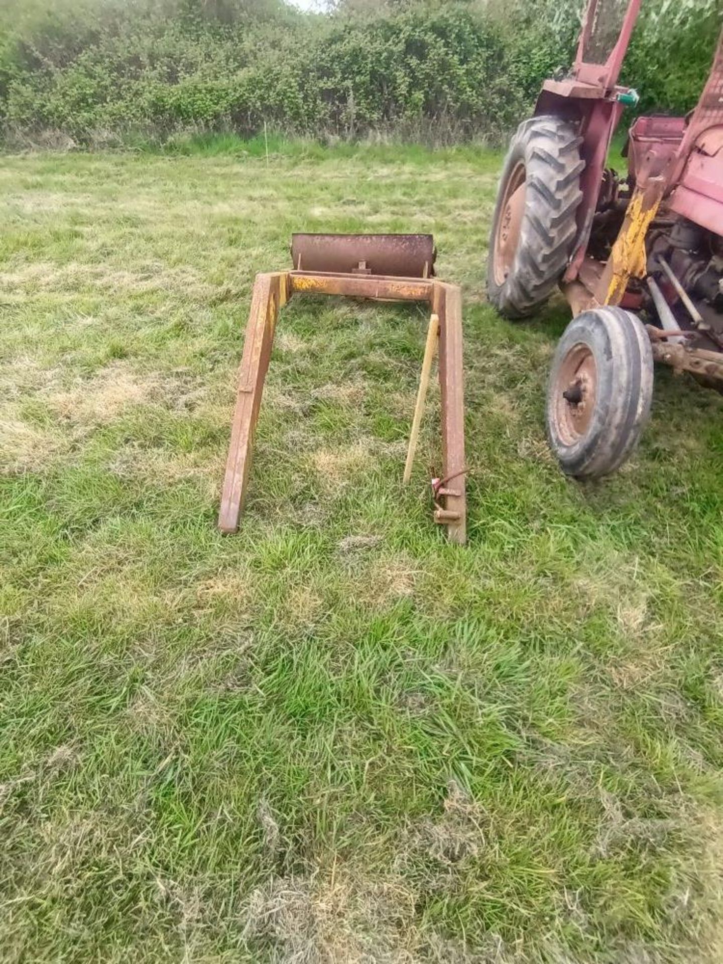 Massey Ferguson 135 with Fore end loader, 35,320 hours, Reg: RBJ 7IF, no VAT on this lot. - Image 2 of 11