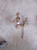2 x hydraulic jacks