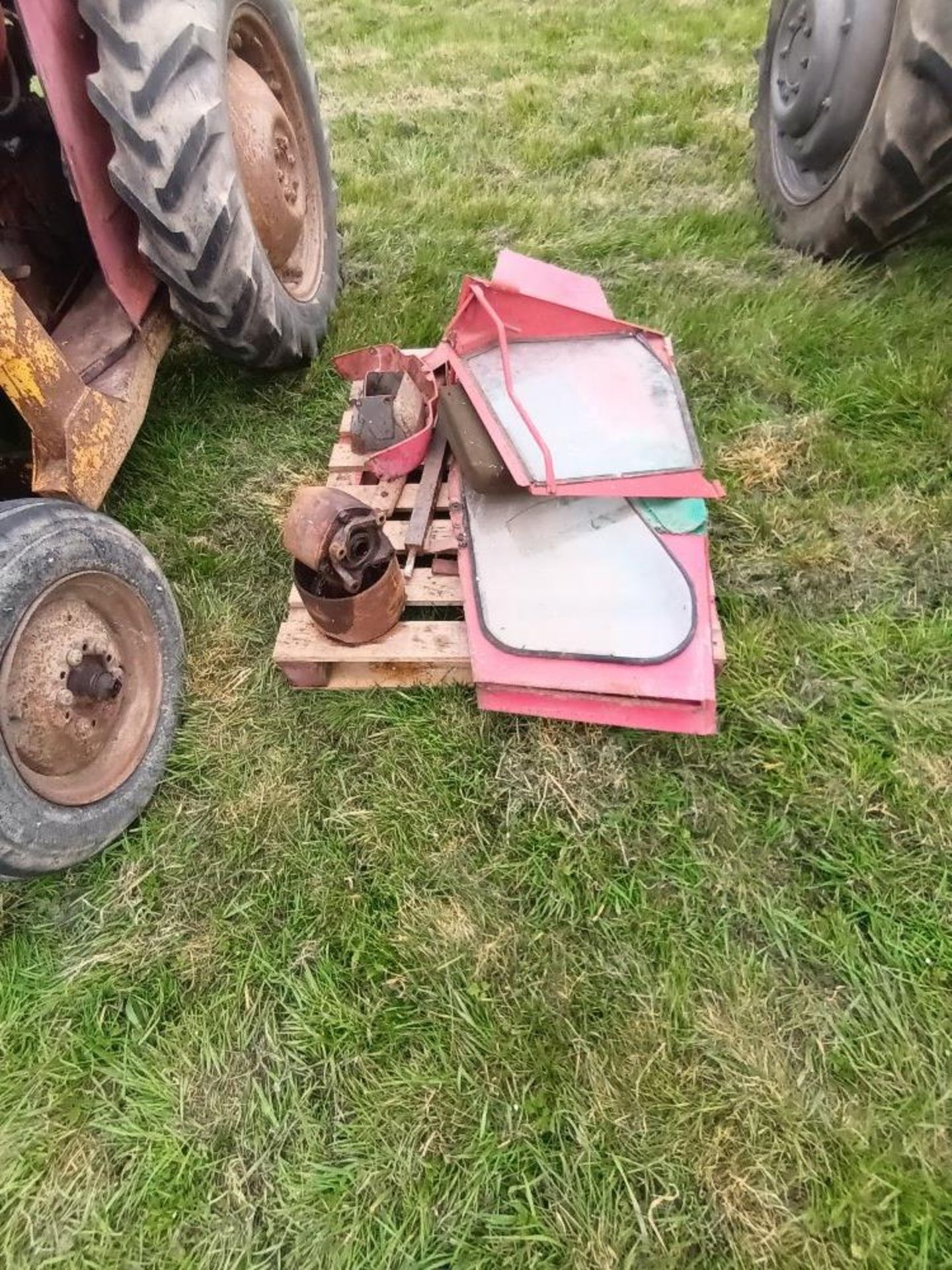 Massey Ferguson 135 with Fore end loader, 35,320 hours, Reg: RBJ 7IF, no VAT on this lot. - Image 3 of 11