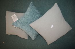 *3x Plush Cushions