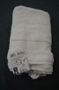 *Grandeur White Bath Towel