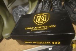 *Iron Mountain Safety Work Boots Size: 5.5