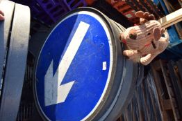 *4x Plastic Keep Right Signs