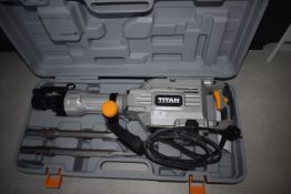 *Titan 240v Breaker with 2x Chisels, and Carry case