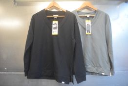 *2x Orvis Long Sleeve V-Neck Jumpers Size: S (1x black, 1x green)