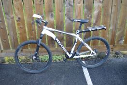 Ironhorse Unity 8.4 White Bicycle - 18” Frame with Shimano Gears, and Pannier Rack