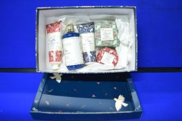 *Bayliss & Harding Fuzzy Duck Toiletry Giftset