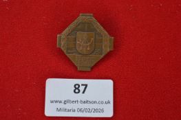 German shooting or sporting badge, shield-form within a square frame, featuring crossed hunting