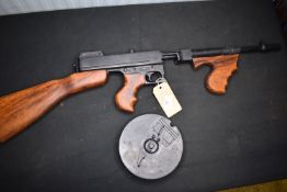 Replica Thompson submachine gun, Model of 1928 pattern, with wooden buttstock and foregrip,