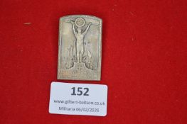 German nationalist commemorative tinnie, rectangular form depicting a standing male figure holding