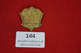 Early German political rally badge, shield-shaped and dated 1925, depicting a classical building and