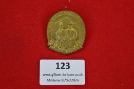 German agricultural exhibition commemorative badge, oval bronze plaque depicting two rural figures