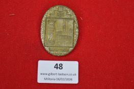 German veterans’ association commemorative badge, oval gilt-bronze example with oakleaf border and