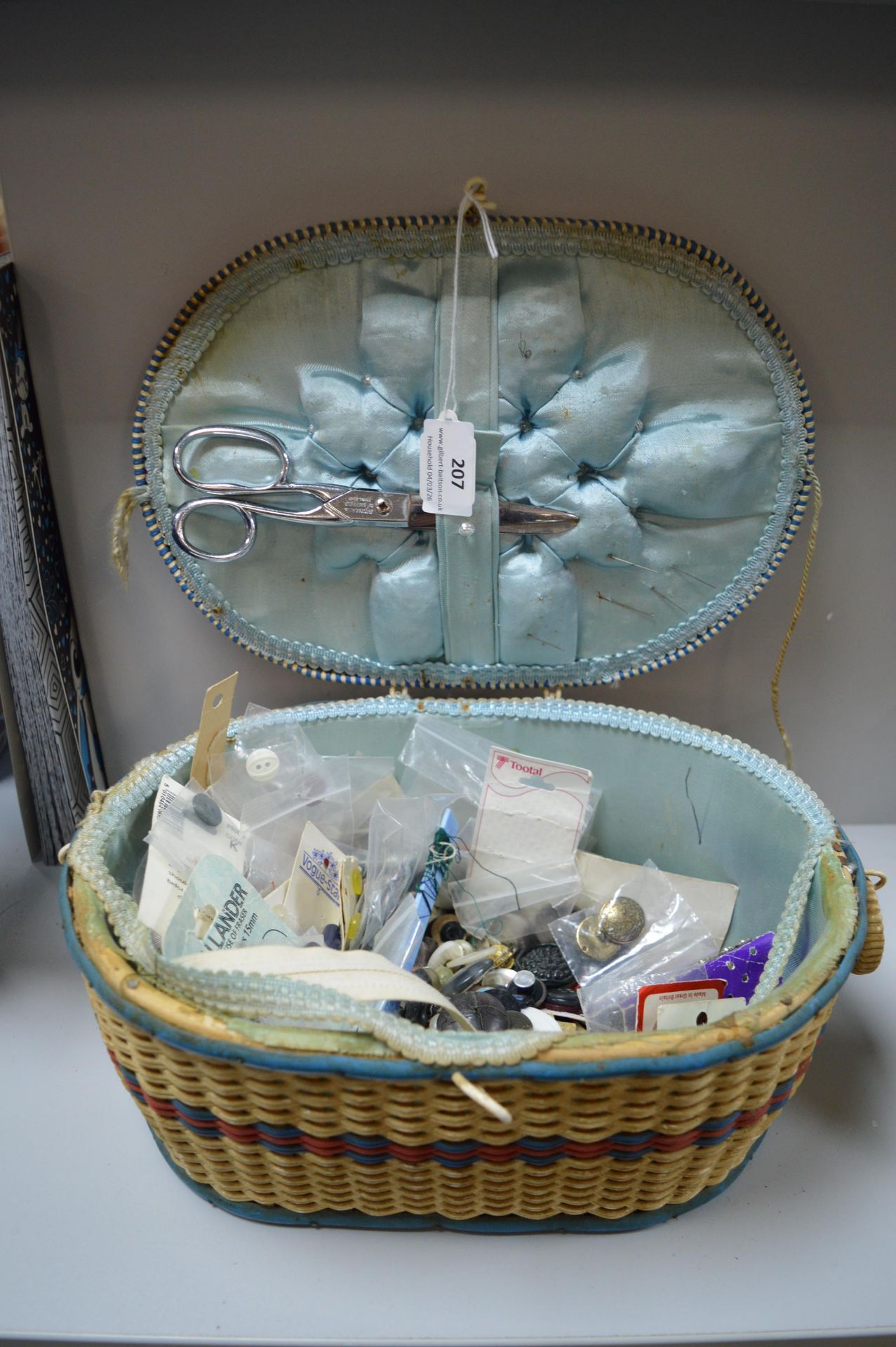 Vintage Sewing Basket and Contents - Image 2 of 2