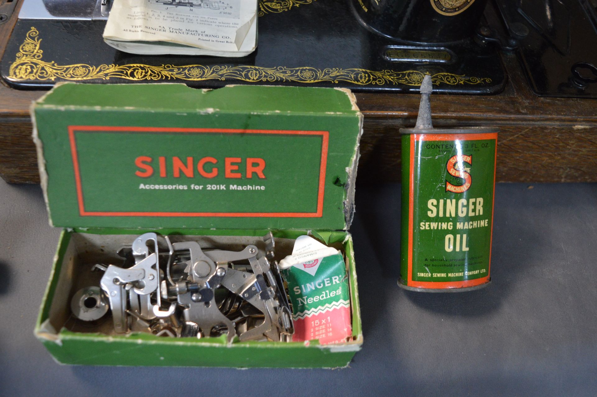 Vintage Singer Manual Portable Sewing Machine with Case - Image 2 of 3