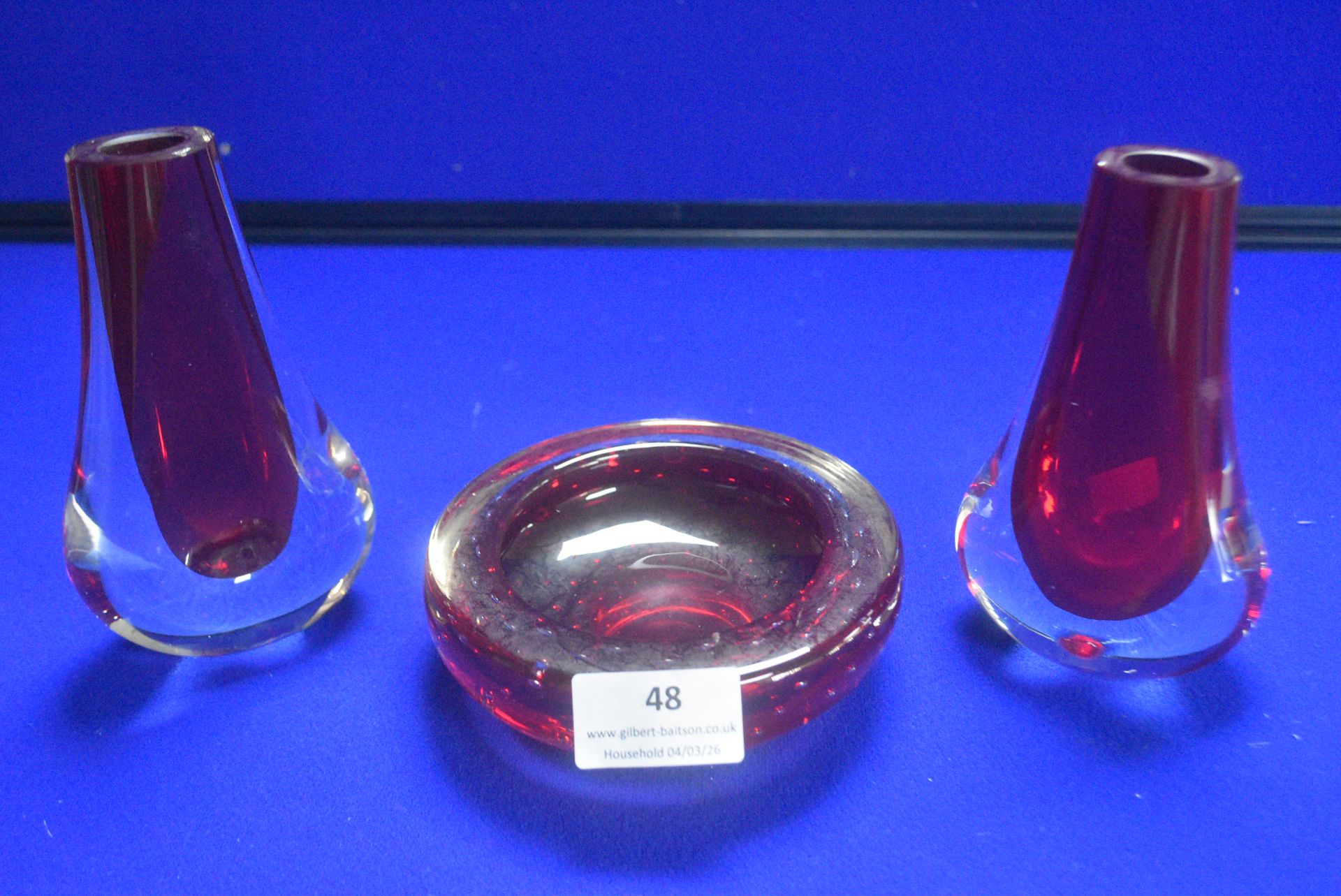 2x Small Cranberry Glass Vases and a Dish - Image 2 of 2