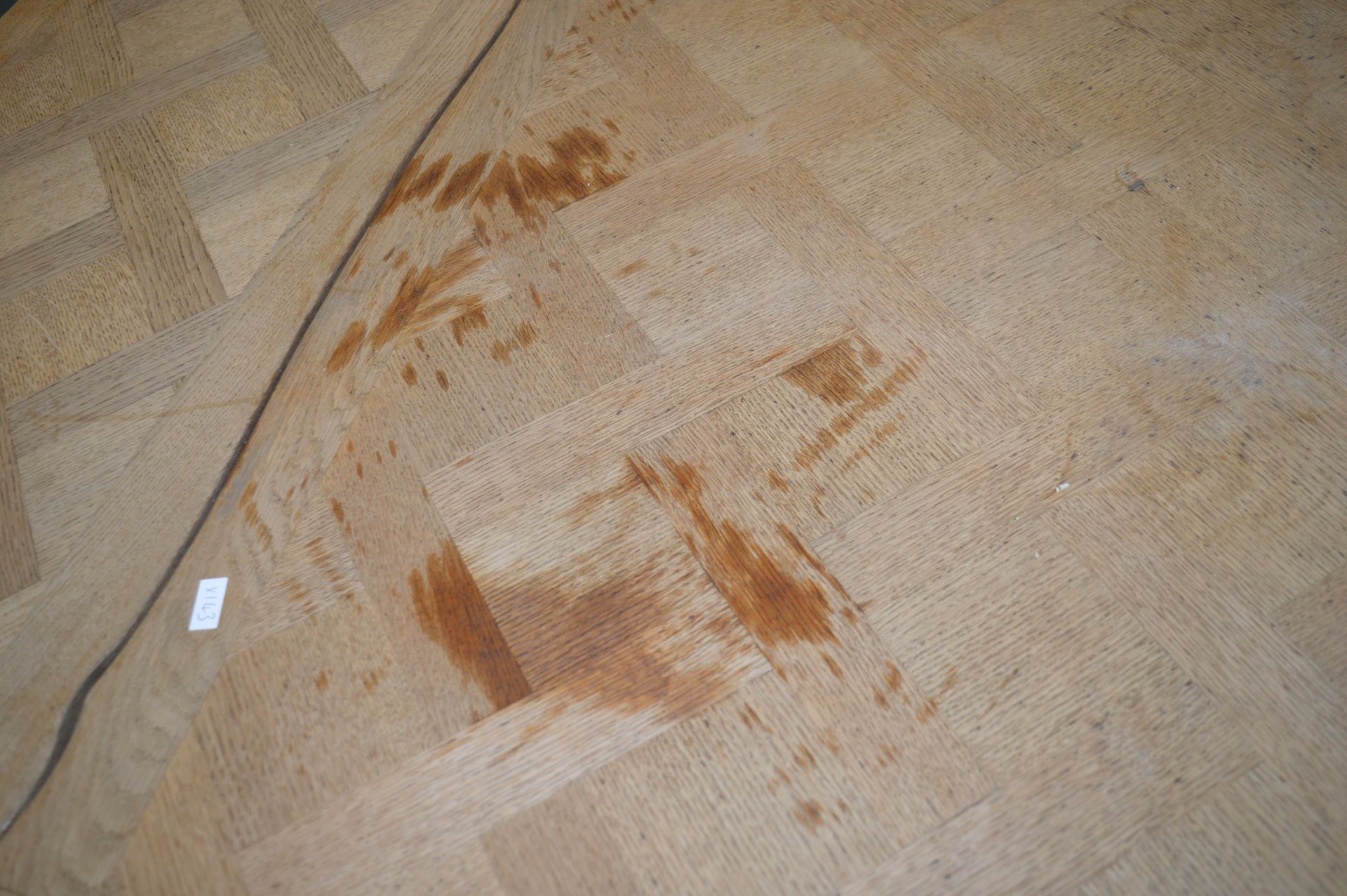 Extending White Painted Dining Table with Parquet Inlay Top, plus 4x Painted Dining Chairs - Image 4 of 4