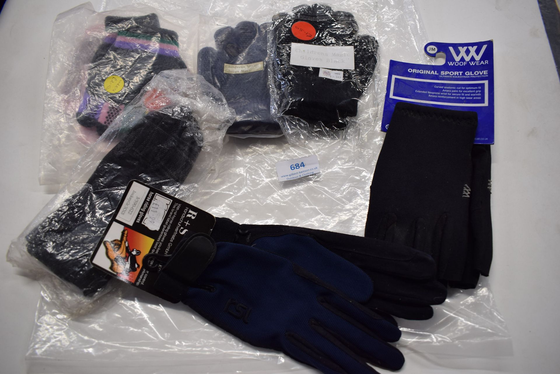 7x Pairs of Various Junior Gloves