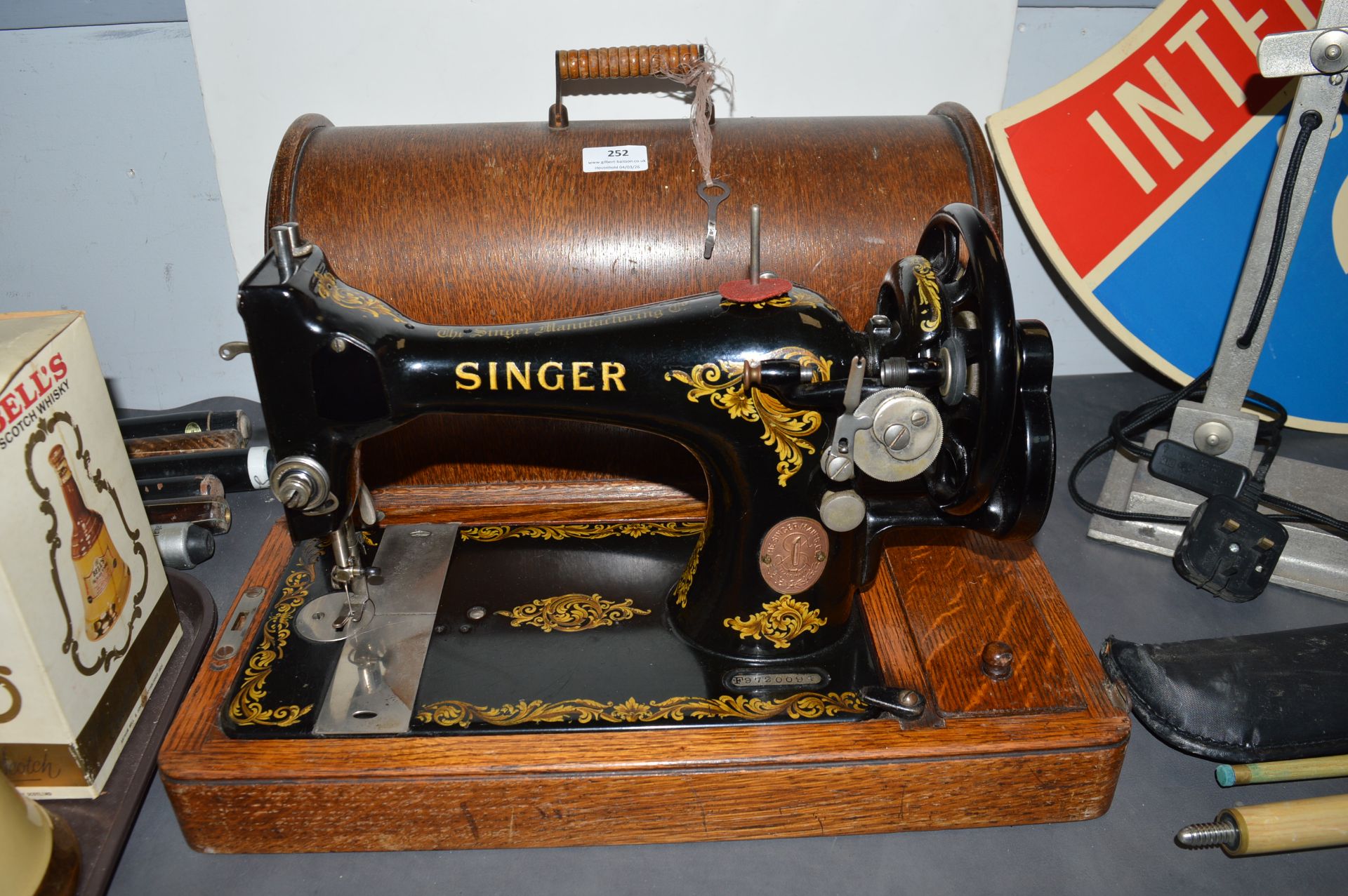 Vintage Singer Portable Manual Sewing Machine with Case