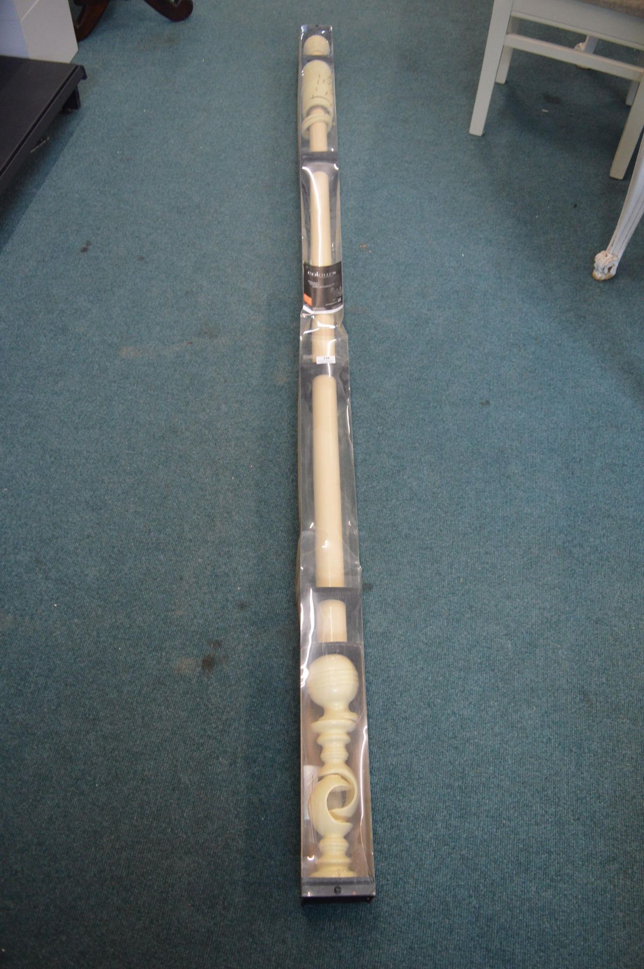 B&Q Wooden Curtain Pole 50mm x 2m - Image 2 of 3