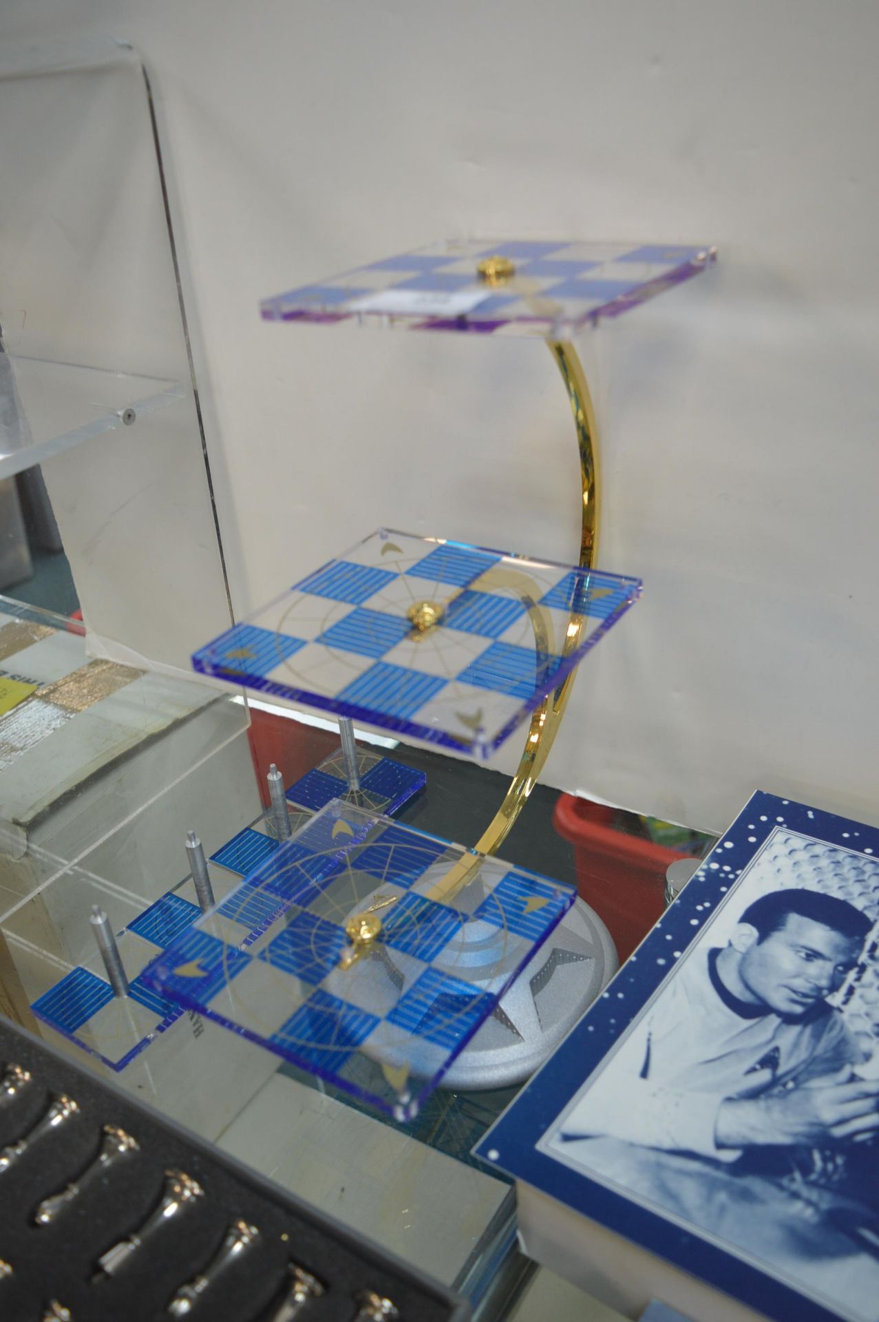 Star Trek Tridimensional Chess Set by Franklin Mint (complete with packaging) - Image 3 of 5