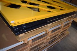 *11x 20mm Black & Amber Plastic Offcuts 102x205cm