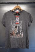 *DKNY Jeans Grey Print T-Shirt Size: M