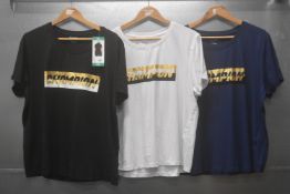 *3x Champion Emblem T-Shirts Size: XL