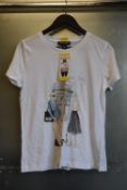 *DKNY Jeans White Print T-Shirt Size: S