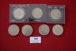 Collection of modern commemorative crowns and medallions, including Churchill memorial (1965),