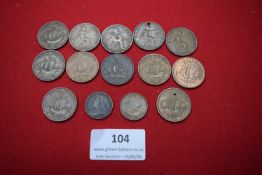 Group of mixed British coins including George V and later pennies, halfpennies and farthing, with
