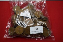 Great Britain bronze halfpennies (1070g), mainly George VI and Elizabeth II, in plastic bag. Various