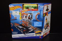 Hot Wheels City Downtown Tuneup Shop Set