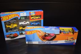 Hot Wheels Basic Track Pack and Pack of 10x Cars