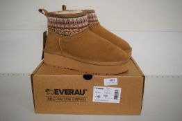 *EVERAU Plover Chestnut Fashion Boots Size: 7