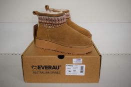 *EVERAU Plover Chestnut Fashion Boots Size: 5
